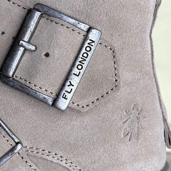 Fly London Jeda817fly Suede Leather Buckled Lug Boots Cream Women 35/4.5 NWB - Picture 3 of 12